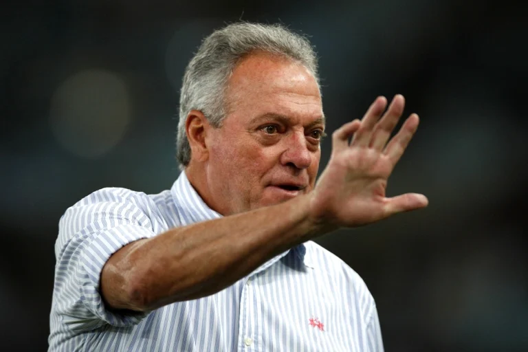 Abel Braga se pronuncia após comentário homofóbico. Confira