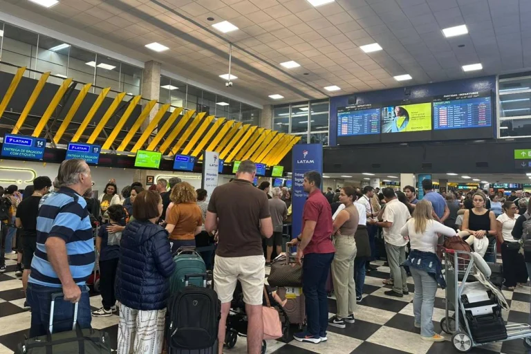 Voos cancelados em SP hoje caos nos aeroportos de Congonhas e Guarulhos