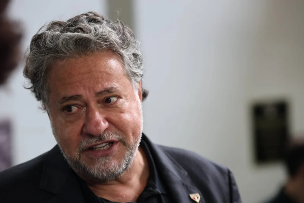 São Paulo FC conselheiros pedem impeachment de Casares agora com 57 assinaturas