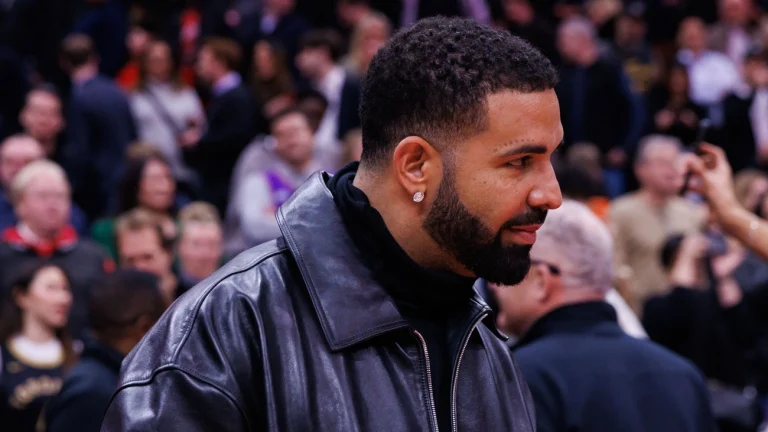 Drake tenta adiar recurso contra Universal Music Group por ‘Not Like Us’