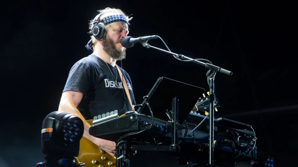 Bon Iver lança Volumes agora com álbum ao vivo inédito Bon Iver lança Volumes agora com álbum ao vivo inédito