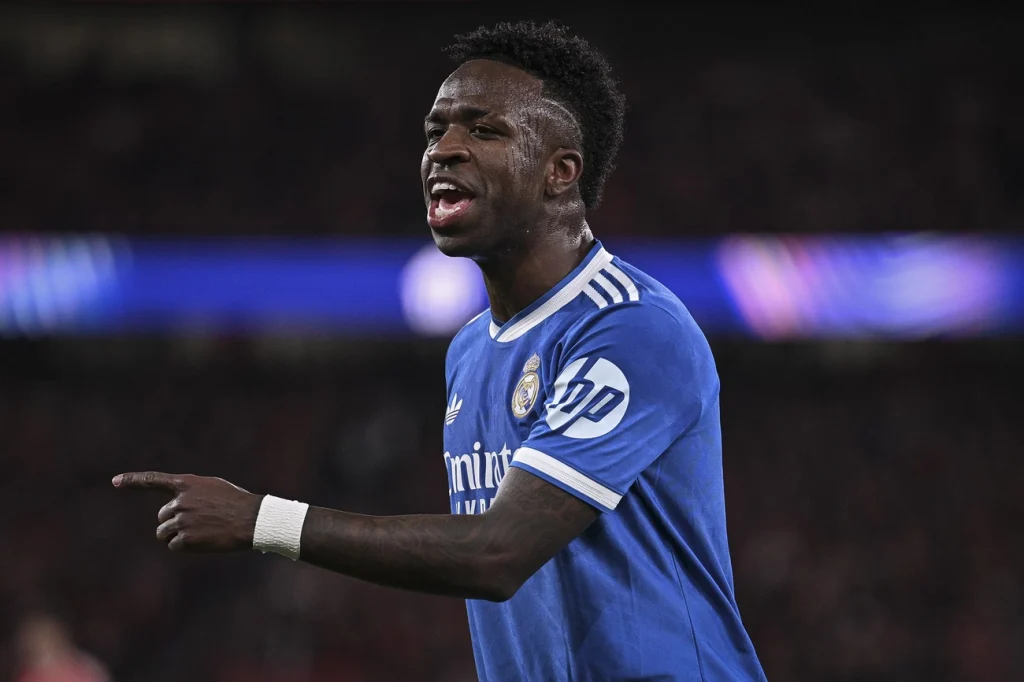 Vini Jr brilha agora em polêmica após irmão de Otamendi postar foto em corpo de macaco